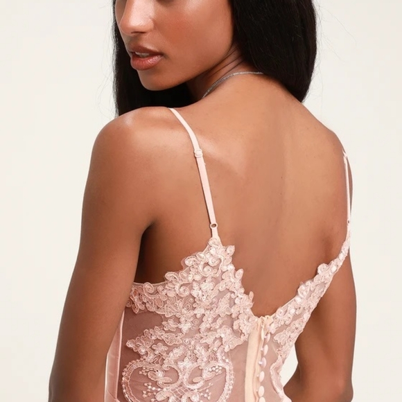 BNWT Lulu's Romantic Ways Blush Pink Lace Back Maxi Dress size S - Picture 4 of 4